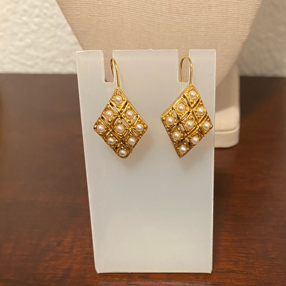 Vintage gold tone faux pearl earrings